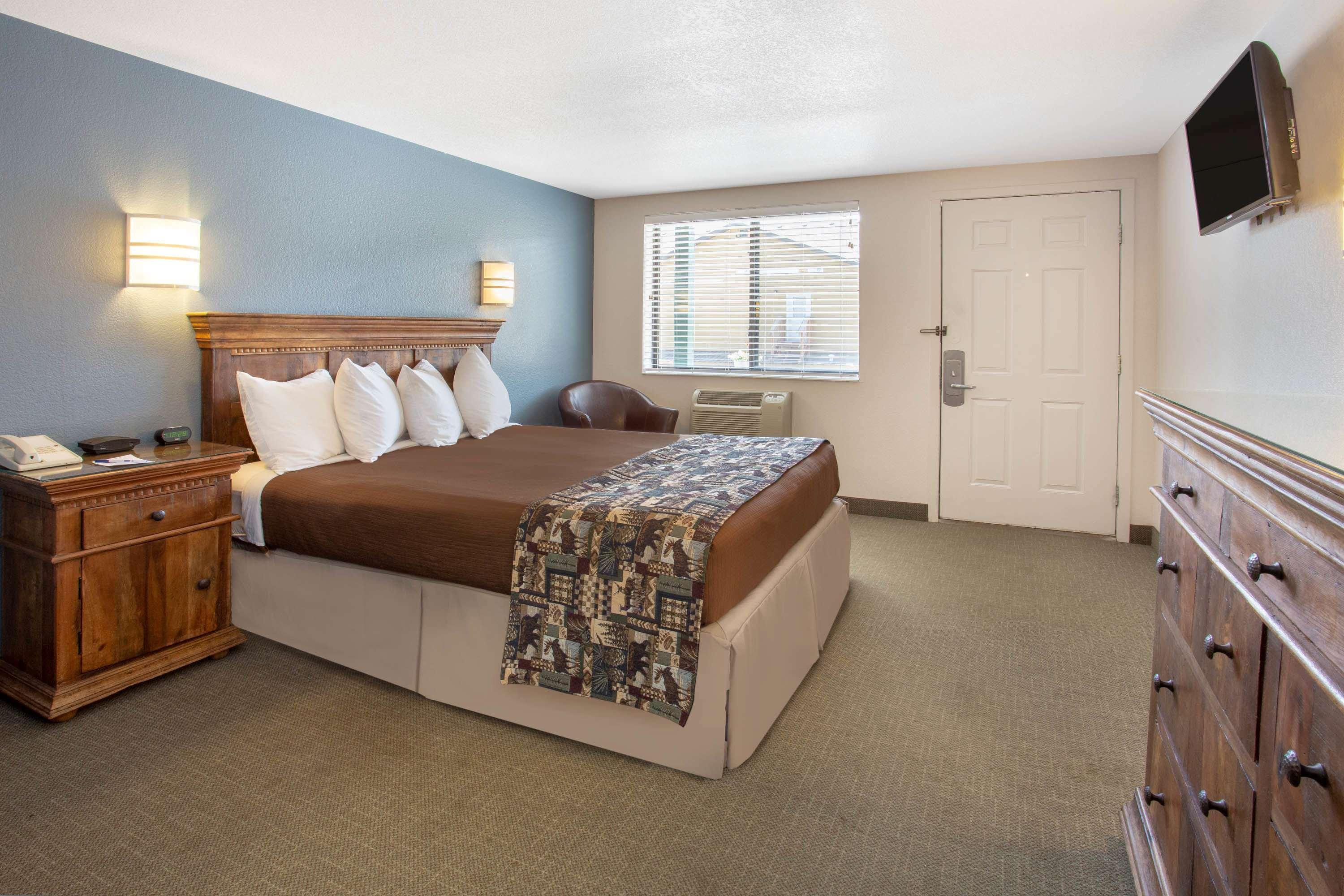 Travelodge By Wyndham Gardiner Yellowstone Park North Entr Экстерьер фото