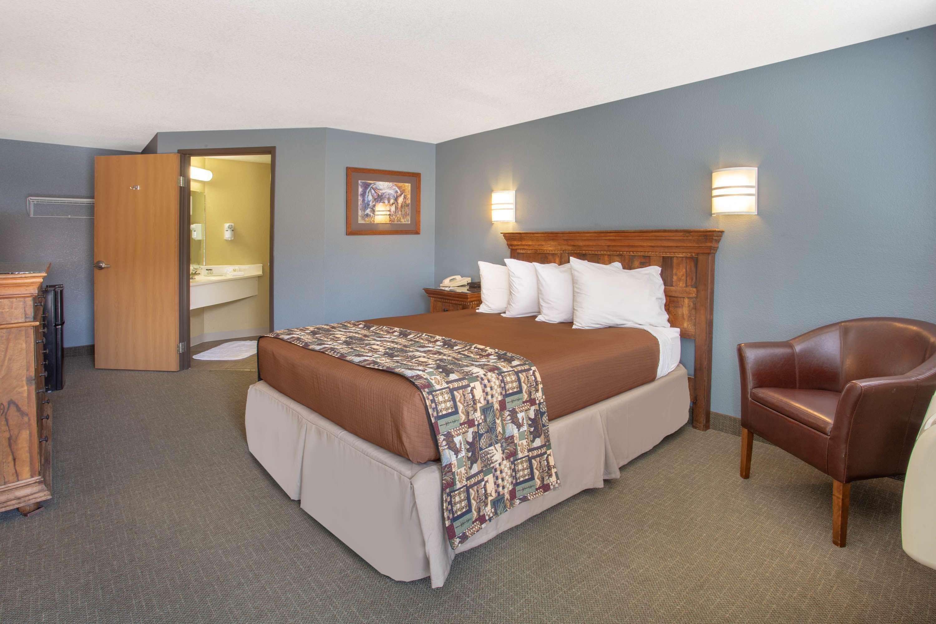 Travelodge By Wyndham Gardiner Yellowstone Park North Entr Экстерьер фото
