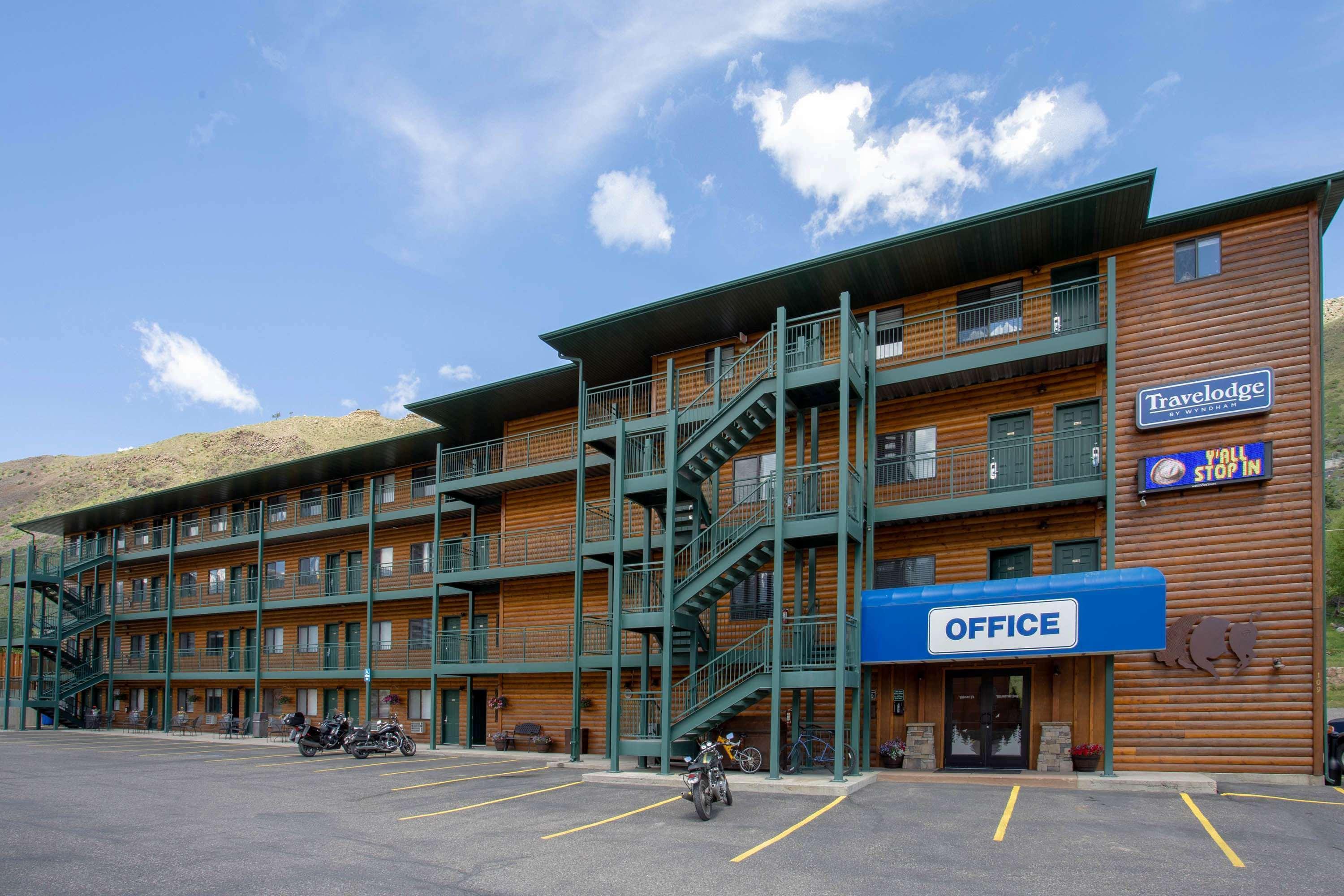 Travelodge By Wyndham Gardiner Yellowstone Park North Entr Экстерьер фото