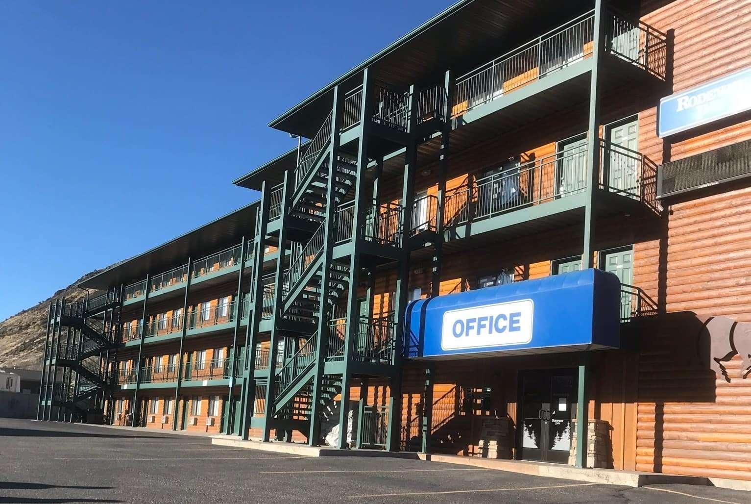 Travelodge By Wyndham Gardiner Yellowstone Park North Entr Экстерьер фото
