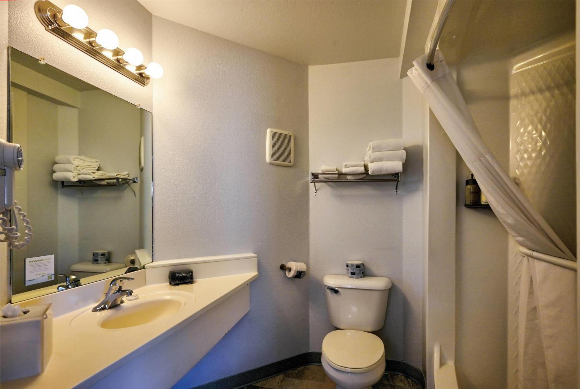Travelodge By Wyndham Gardiner Yellowstone Park North Entr Экстерьер фото
