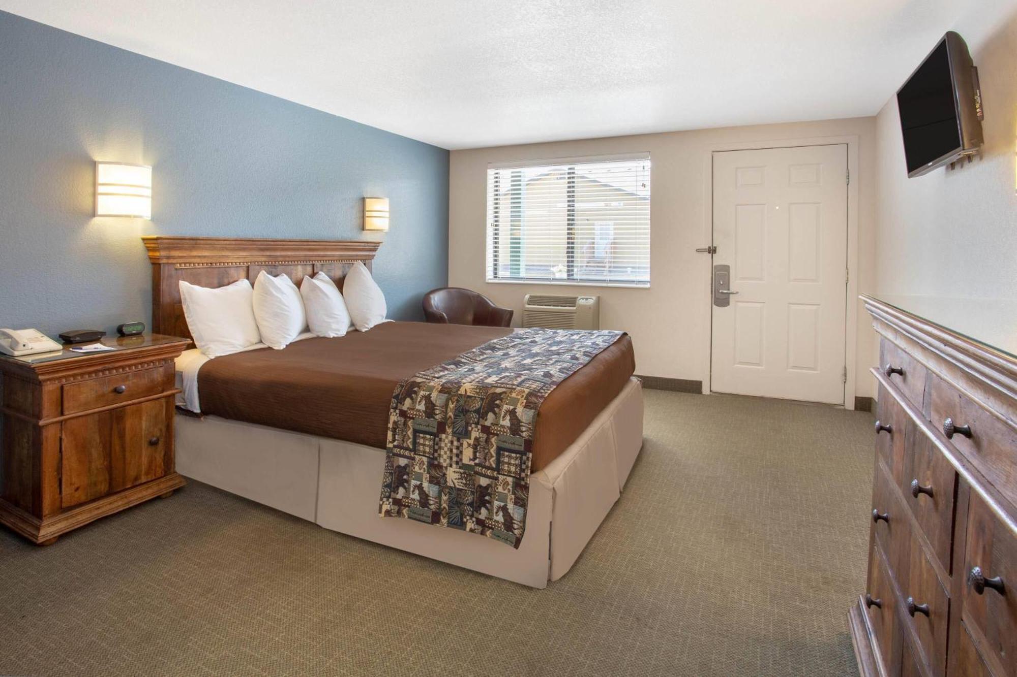 Travelodge By Wyndham Gardiner Yellowstone Park North Entr Экстерьер фото