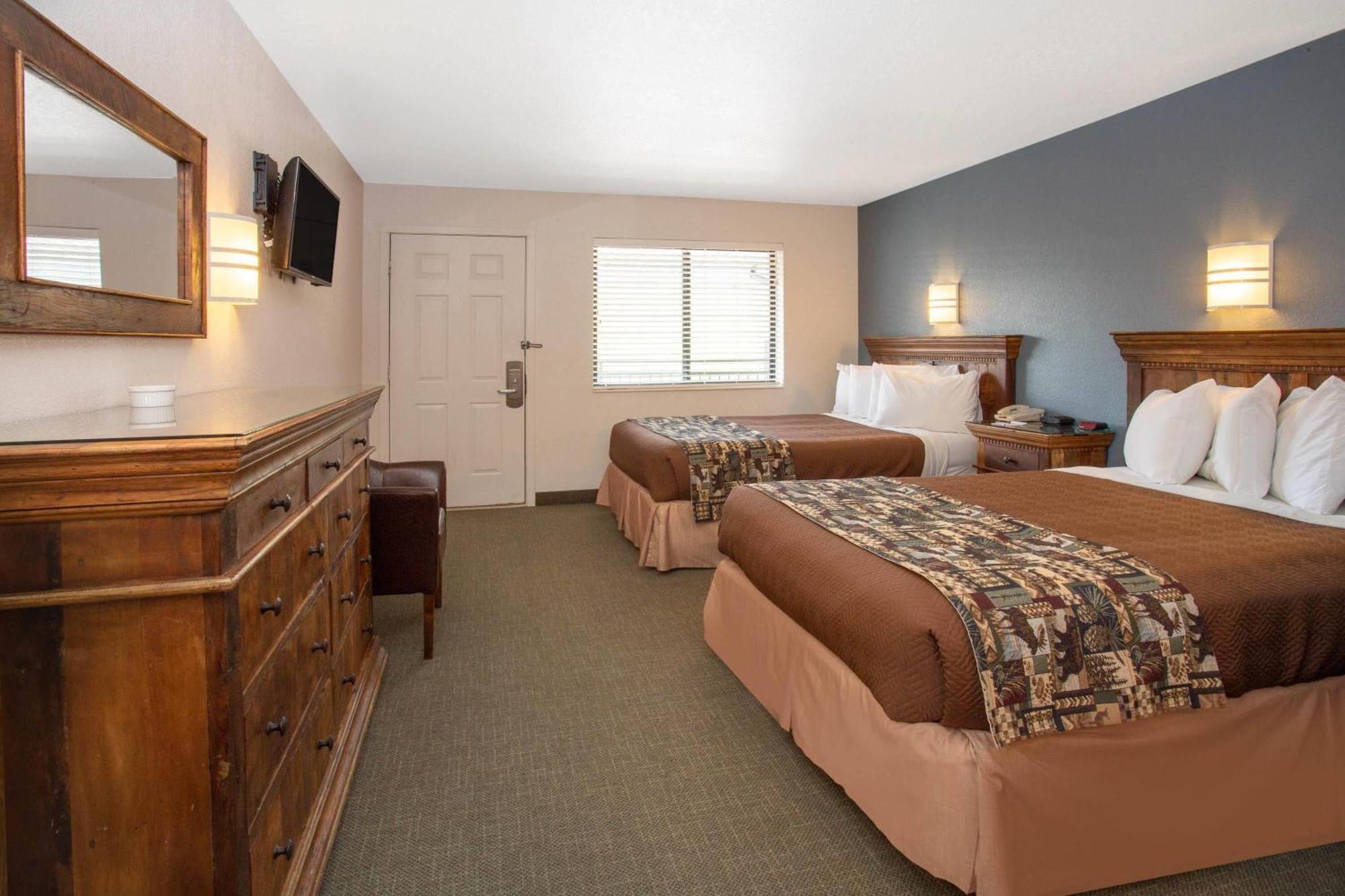 Travelodge By Wyndham Gardiner Yellowstone Park North Entr Экстерьер фото