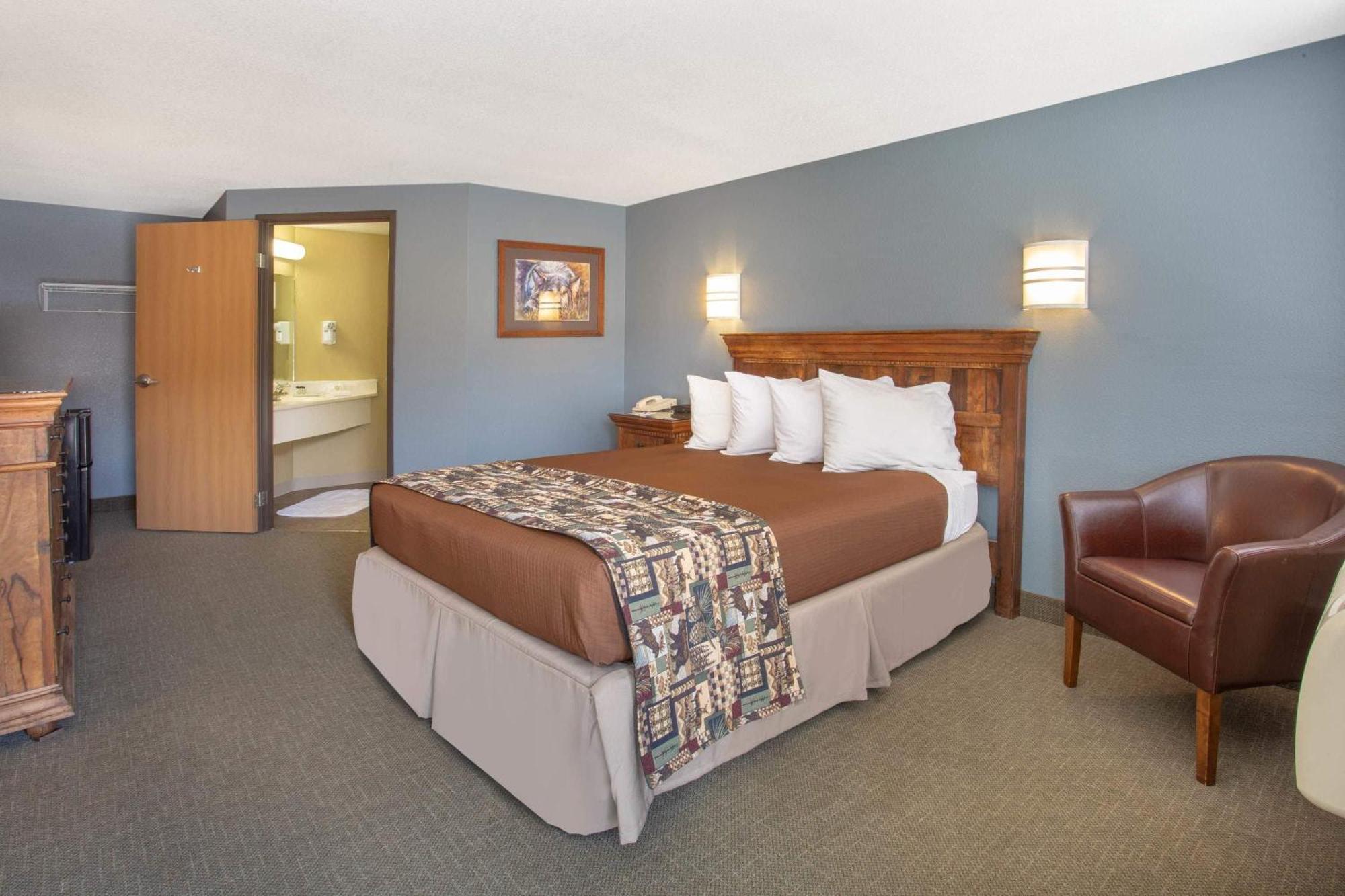 Travelodge By Wyndham Gardiner Yellowstone Park North Entr Экстерьер фото