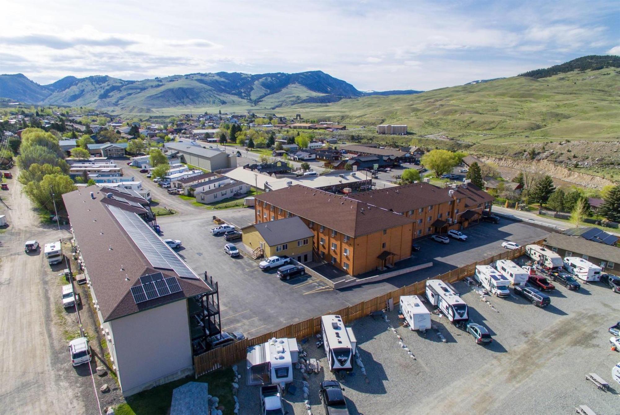 Travelodge By Wyndham Gardiner Yellowstone Park North Entr Экстерьер фото