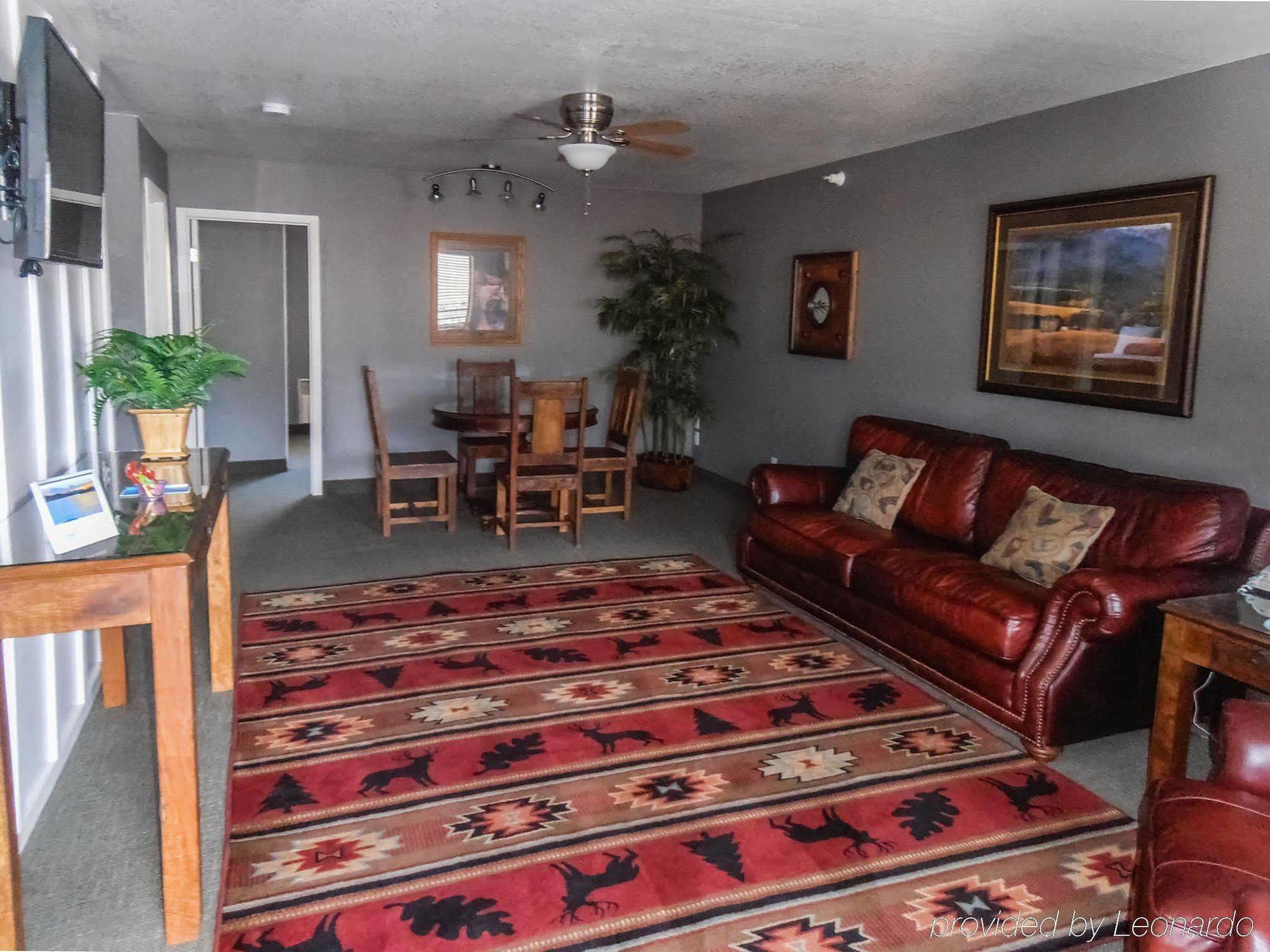 Travelodge By Wyndham Gardiner Yellowstone Park North Entr Экстерьер фото