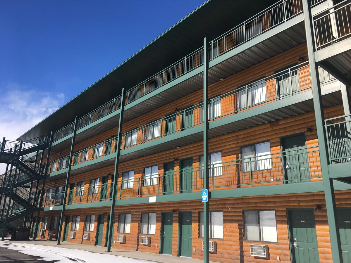 Travelodge By Wyndham Gardiner Yellowstone Park North Entr Экстерьер фото