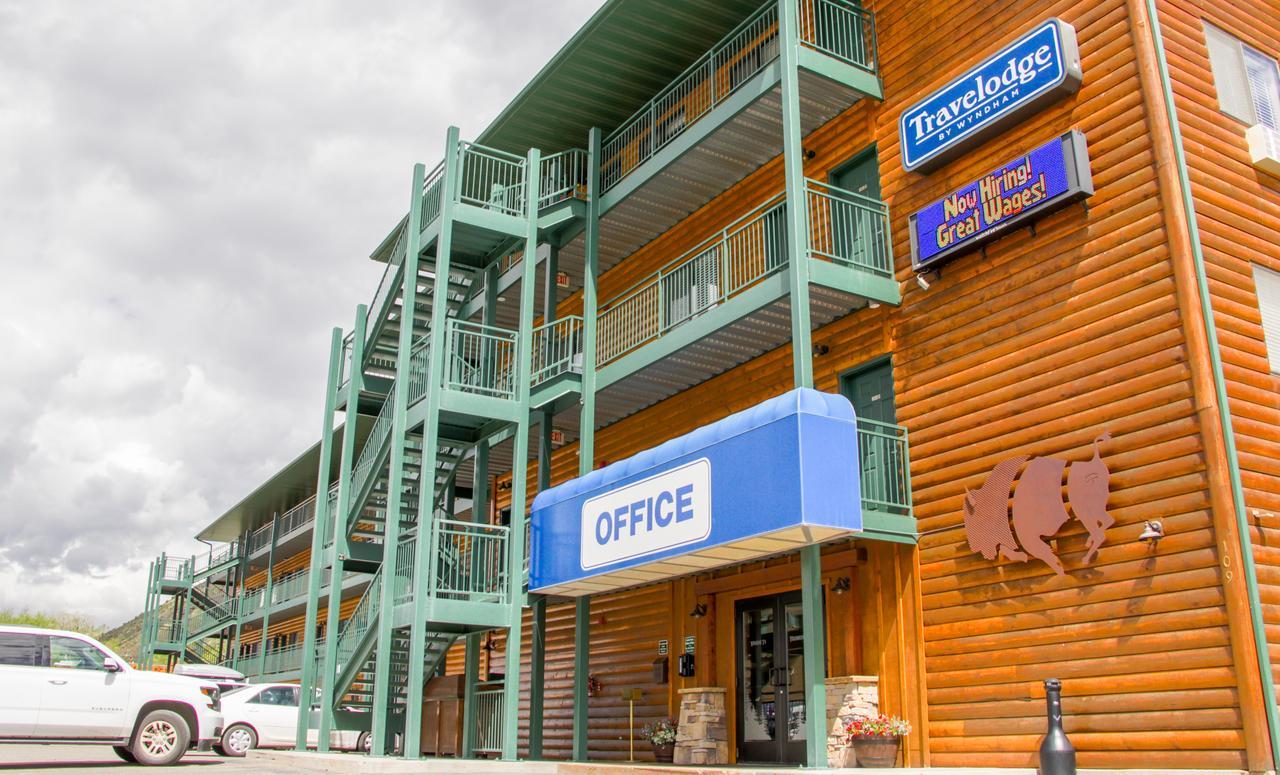 Travelodge By Wyndham Gardiner Yellowstone Park North Entr Экстерьер фото
